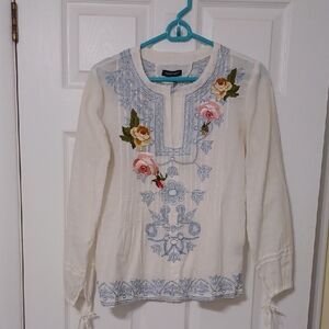 COMO NO? sz S, Cream Blouse with floral Blue and Pink Embroidery.